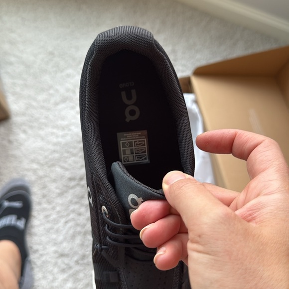 On Running Men's Black Running Shoes On Cloud - Picture 4 of 6